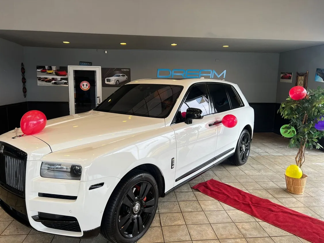 Rolls-Royce Cullinan with Starlight Headliner exterior with tinted windows for exotic and luxury car rental in Southfield, MI
