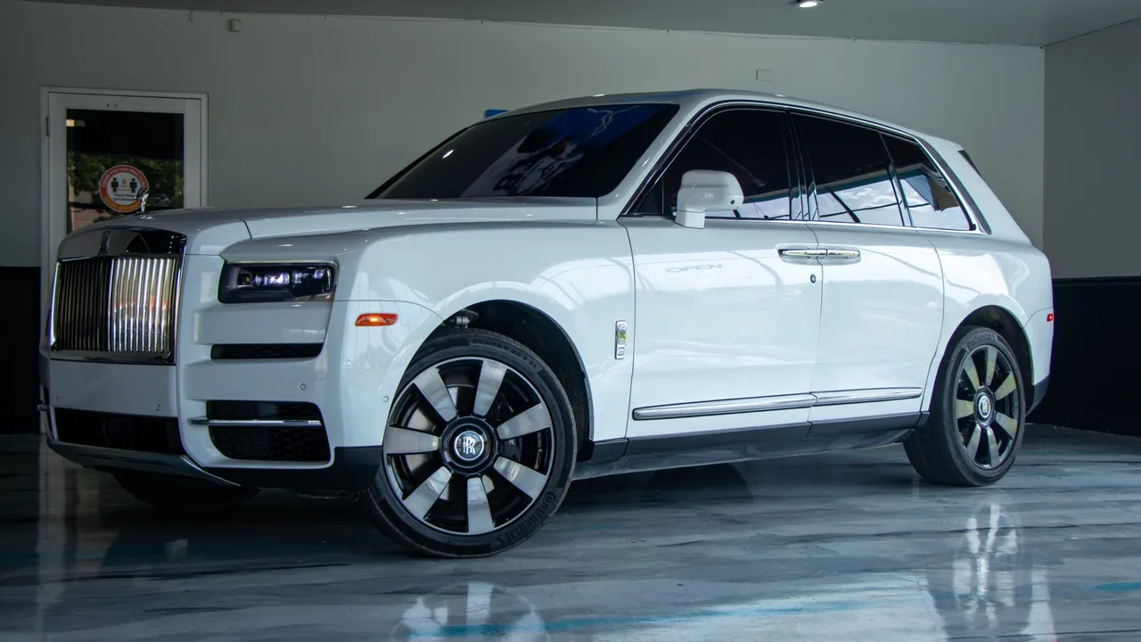 Rolls-Royce Cullinan with Starlight Headliner with tinted windows for exotic and luxury car rental in Southfield, MI