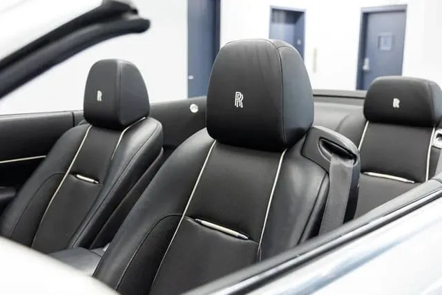The silver Rolls-Royce Dawn, shot 5