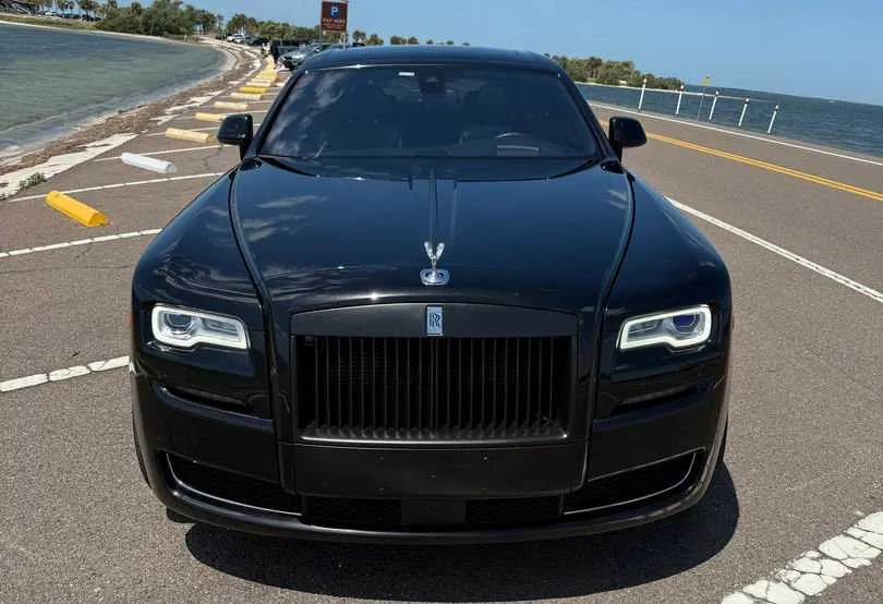 Black Rolls-Royce Ghost for wedding car rental