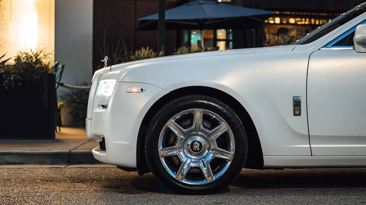 The white Rolls-Royce Ghost, shot 2