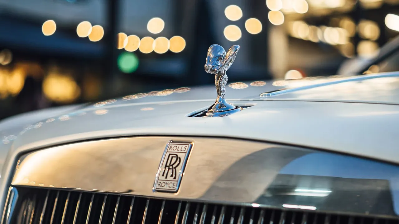 The white Rolls-Royce Ghost, shot 7
