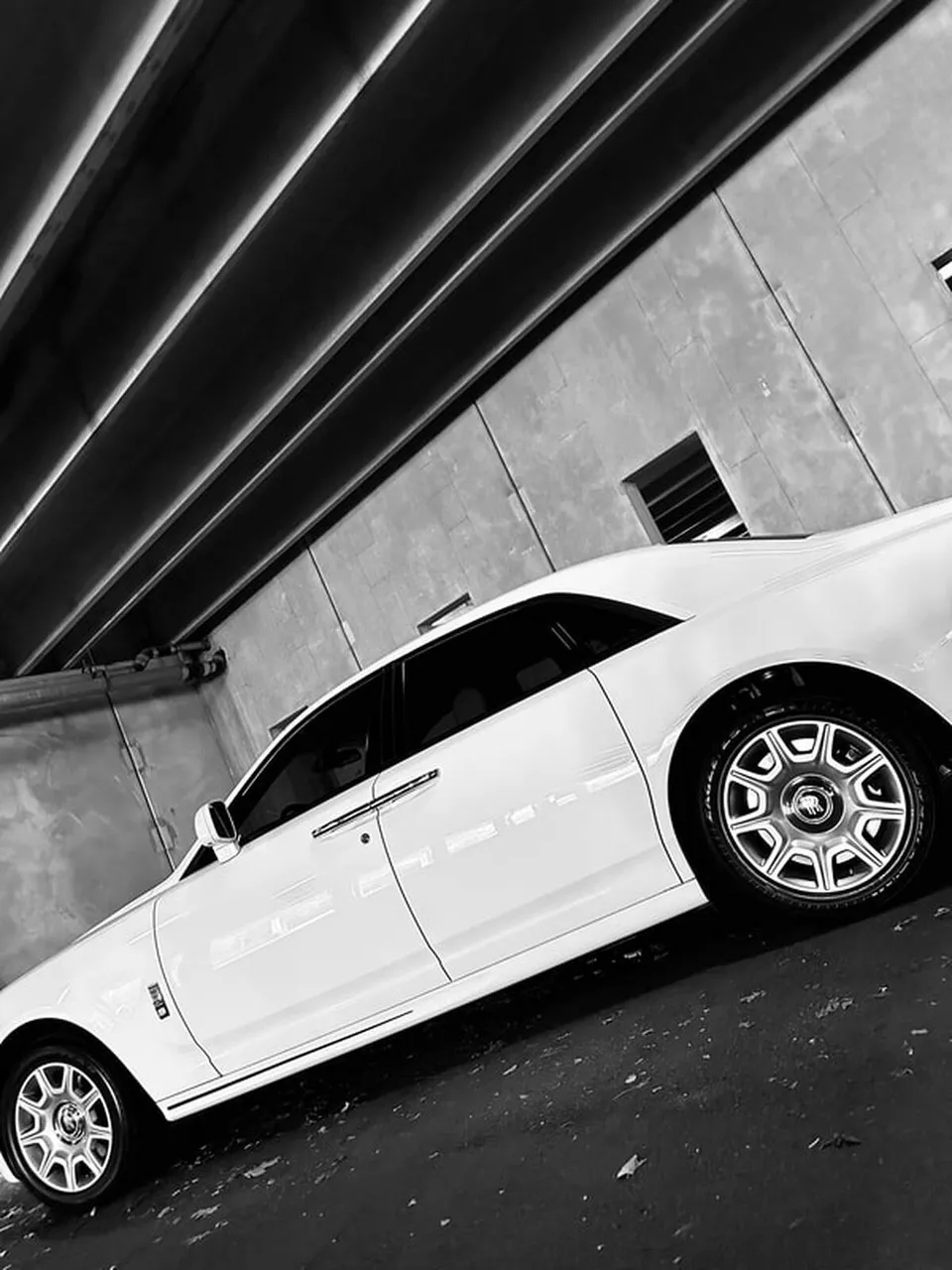 White Rolls Royce Ghost Sedan exterior, photo 8 for wedding car rental