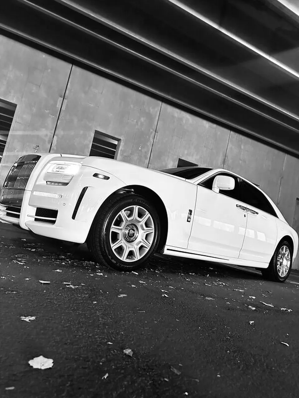 White Rolls Royce Ghost Sedan exterior, photo 9 for wedding car rental