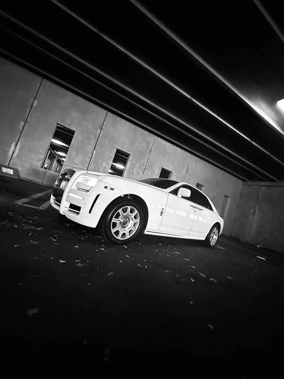 White Rolls Royce Ghost Sedan exterior, photo 4 for wedding car rental in Lewiston, CA