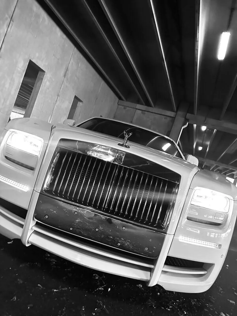 White Rolls Royce Ghost Sedan exterior, photo 6 for wedding car rental in Lewiston, CA