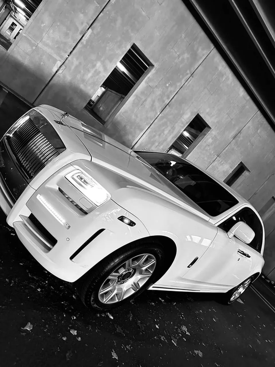 White Rolls Royce Ghost Sedan exterior, photo 7 for wedding car rental