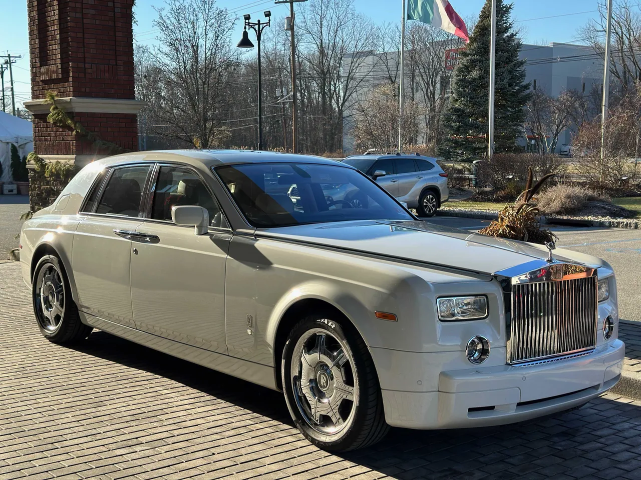 White Rolls-Royce Phantom for wedding car rental