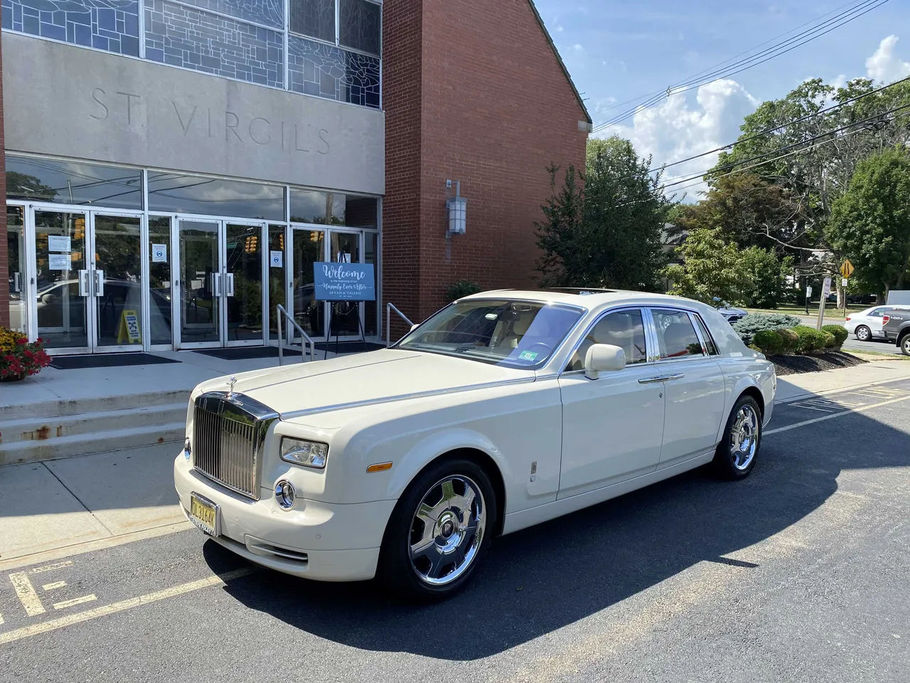 White Rolls-Royce Phantom for wedding car rental