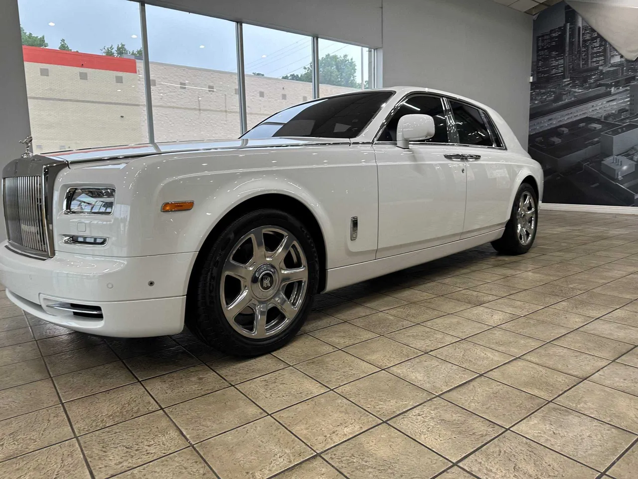 White Rolls Royce Phantom exterior, photo 2 for wedding car rental