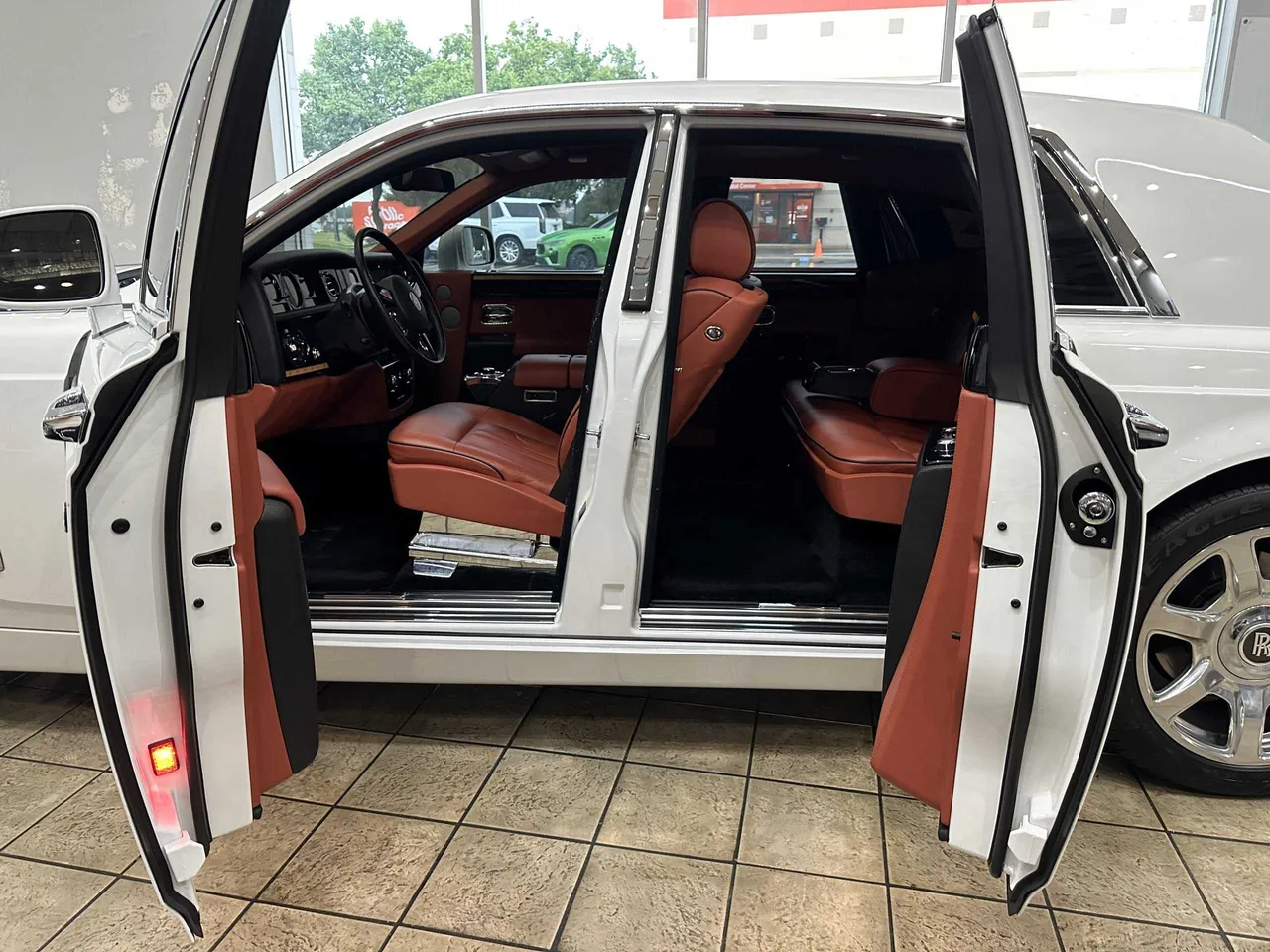 White Rolls Royce Phantom exterior, photo 3 for wedding car rental