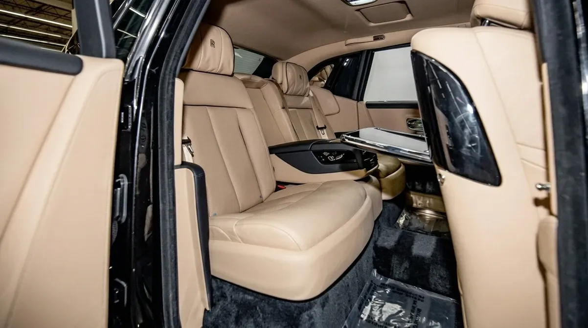 The Rolls-Royce Phantom, shot 2